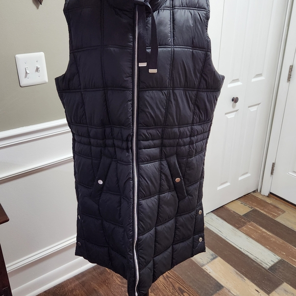 Weatherproof Black Quilted Vest - Picture 1 of 9